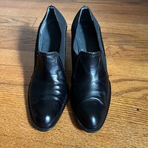 Stewart Weitzman shoes maid in Spain 8.5B black leather very good condition